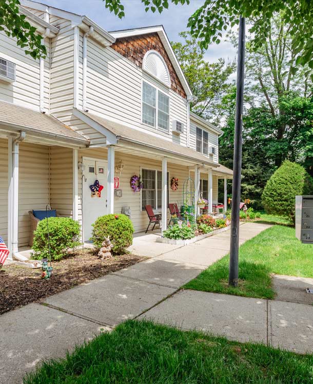 Woodbridge at Farmingdale Apartments