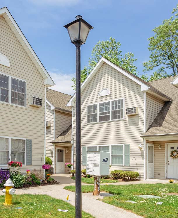Woodbridge at Farmingdale Apartments
