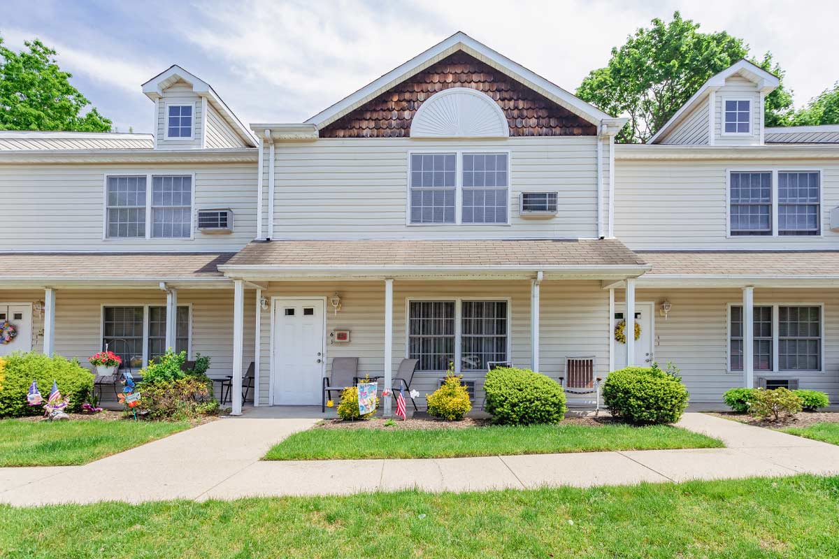 Woodbridge at Farmingdale Apartments